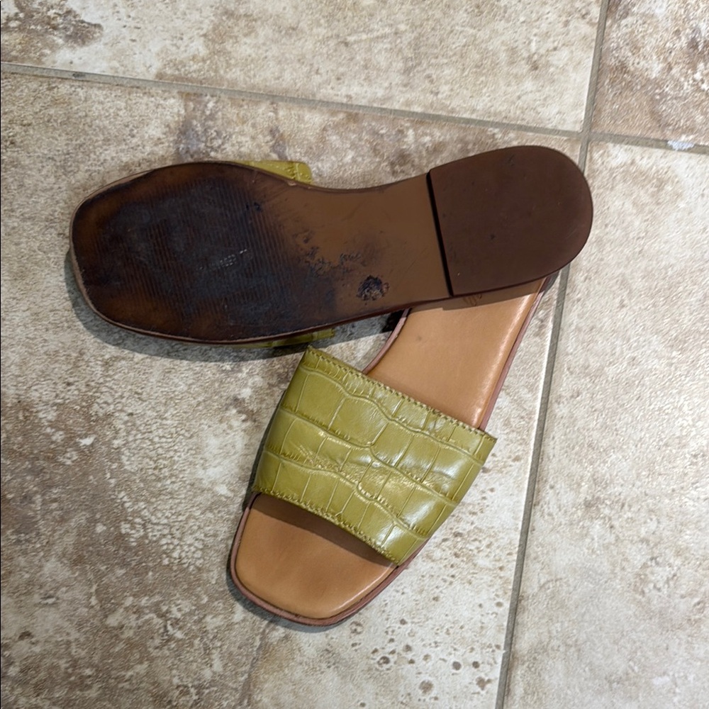 Madewell Green Crocodile Embossed Sandals - Picture 2 of 3